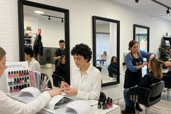 Servicio de estética en Cuntis - manicura y maquillaje en Yoli Toledo