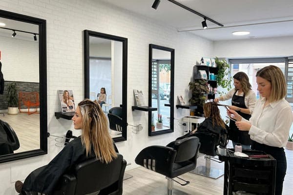 Servicio de peluquería en Cuntis - corte y coloración en Yoli Toledo